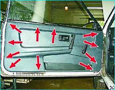 Снятие обивки двери автомобиля