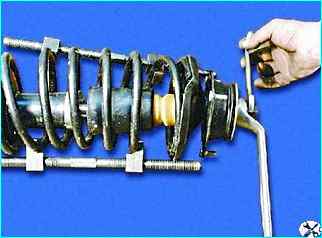 Разборка и сборка амортизационной стойки