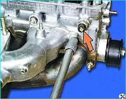 Разборка головки цилиндров двигателя Разборка головки цилиндров двигателя