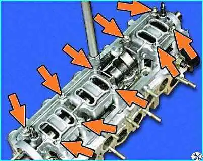 Разборка головки цилиндров двигателя Разборка головки цилиндров двигателя