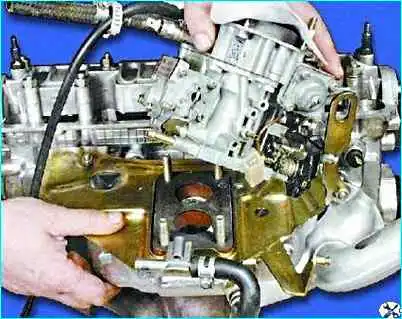 Разборка головки цилиндров двигателя Разборка головки цилиндров двигателя