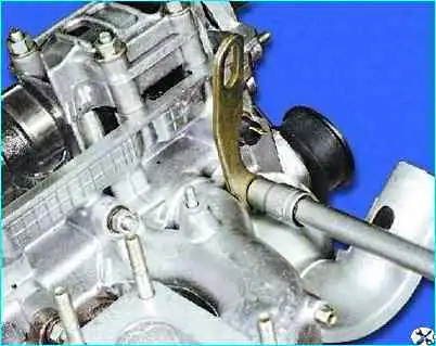 Разборка головки цилиндров двигателя Разборка головки цилиндров двигателя