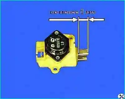 Проверка деталей генератора автомобиля Проверка деталей генератора автомобиля