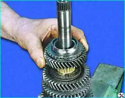 Разборка вторичного вала коробки передач