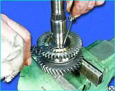 Разборка вторичного вала коробки передач