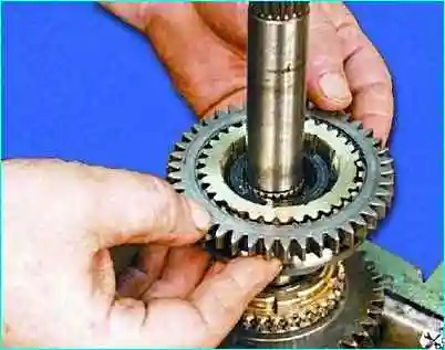 Разборка вторичного вала коробки передач