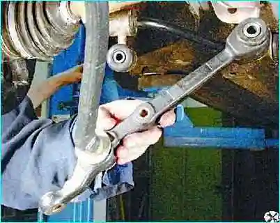 Замена рычага передней подвески Замена рычага передней подвески