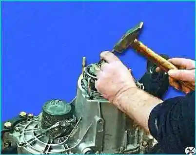 Разборка коробки передач автомобиля