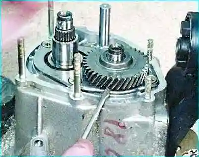 Разборка коробки передач автомобиля