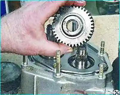 Разборка коробки передач автомобиля