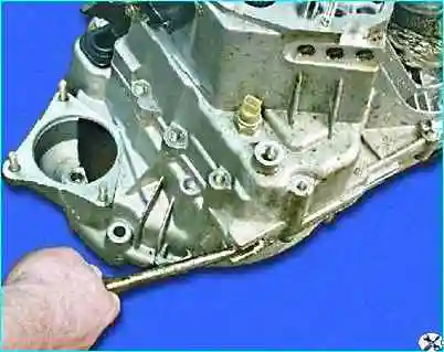 Разборка коробки передач автомобиля