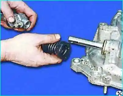 Разборка коробки передач автомобиля