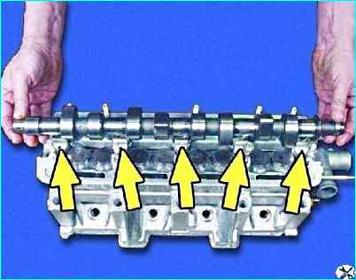 Сборка головки цилиндров двигателя