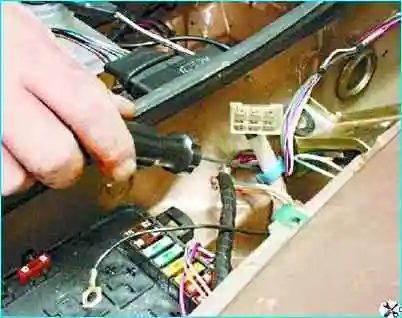 Замена механизма стеклоочистителя автомобиля Замена механизма стеклоочистителя автомобиля