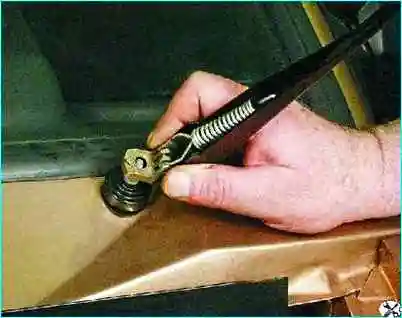 Замена механизма стеклоочистителя автомобиля Замена механизма стеклоочистителя автомобиля