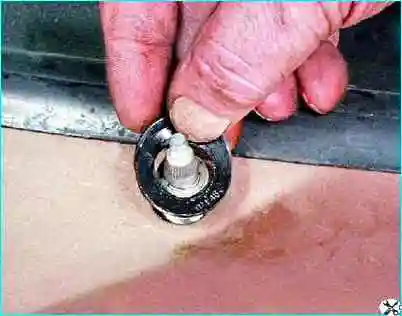 Замена механизма стеклоочистителя автомобиля Замена механизма стеклоочистителя автомобиля