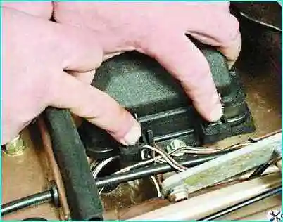 Замена механизма стеклоочистителя автомобиля Замена механизма стеклоочистителя автомобиля