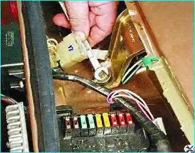 Замена механизма стеклоочистителя автомобиля Замена механизма стеклоочистителя автомобиля