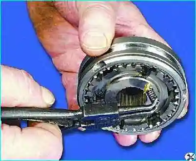 Сборка синхронизатора коробки передач