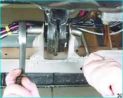 Снятие и установка двигателя