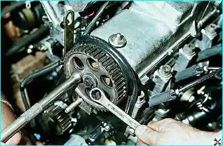 Снятие и установка головки блока цилиндров