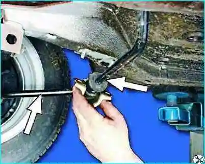 Замена стабилизатора передней подвески Замена стабилизатора передней подвески