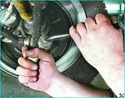 Замена стабилизатора передней подвески Замена стабилизатора передней подвески