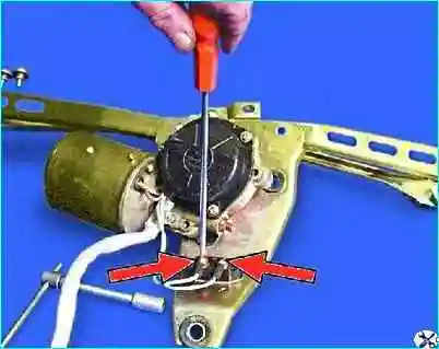 Ремонт стеклоочистителя и омывателя стекла