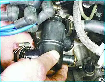 Снятие и установка термостата Снятие и установка термостата