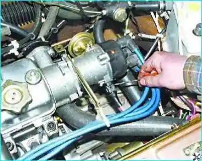 Снятие и установка распределителя зажигания