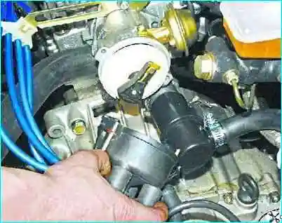 Снятие и установка распределителя зажигания