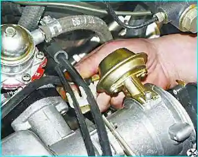 Снятие и установка распределителя зажигания