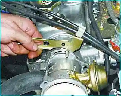 Снятие и установка распределителя зажигания