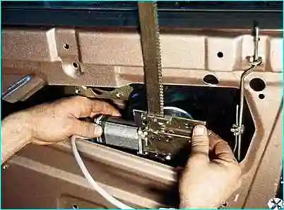 Установка электрических стеклоподъемников