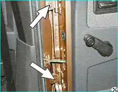 Снятие и установка задней двери автомобиля Снятие и установка задней двери автомобиля