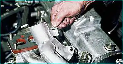 Снятие коллекторов двигателя Снятие коллекторов двигателя