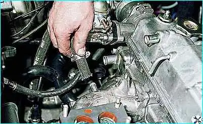 Снятие коллекторов двигателя Снятие коллекторов двигателя