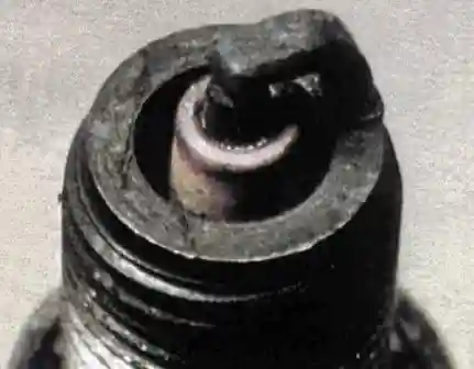 показана свеча с глазурного цвета