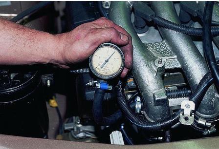 Замена фильтров и проверка давления топлива ВАЗ-2110 