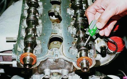 Замена гидротолкателей клапанов двигателя ВАЗ-2112 автомобиля ВАЗ-2110