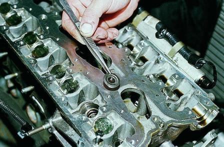 Замена сальников клапанов двигателя ВАЗ-2112 автомобиля ВАЗ-2110