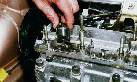 Замена сальников клапанов двигателей ВАЗ-2110, -2111