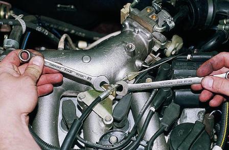 Как снять дроссельный узел и его привод автомобиля ВАЗ-2111