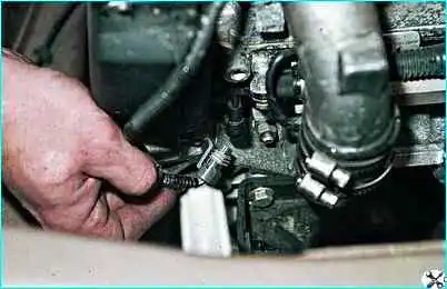 ВАЗ-2110 Снятие датчика фаз двигателя ВАЗ-2112