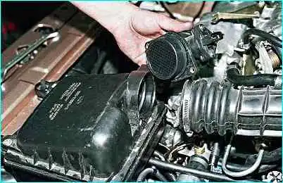 ВАЗ-2110 Снятие датчика массового расхода воздуха