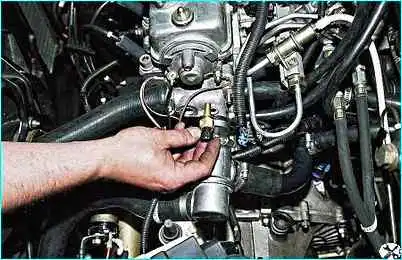 ВАЗ-2110 Снятие датчика температуры охлаждающей жидкости