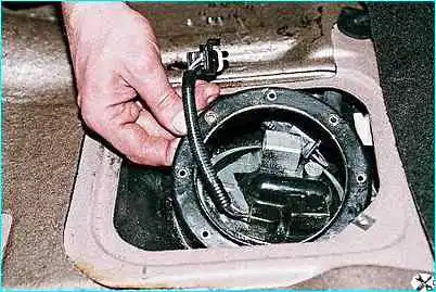 ВАЗ-2110 Снятие модуля насоса автомобиля