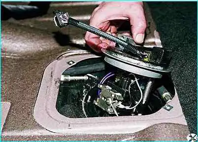 ВАЗ-2110 Снятие модуля насоса автомобиля