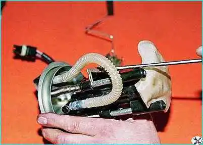 ВАЗ-2110 Снятие модуля насоса автомобиля