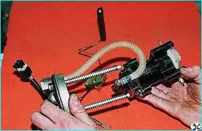 ВАЗ-2110 Снятие модуля насоса автомобиля